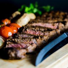 Why To Choose A Non-Serrated Steak Knife For Your Kitchen