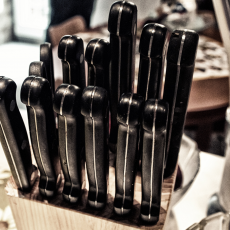 <a></a>Shopping for the Best Steak Knife for Yourself? 6 Things You Need to Consider